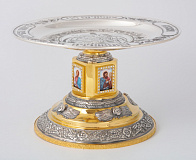 Дискос с поддискосником ручная гравировка, чеканка, 4-финифти / квадратные / ф280мм / золочение / серебро (УИН) Дискос с поддискосником ручная гравировка, чеканка, 4-финифти / квадратные / ф280мм / золочение / серебро (УИН)