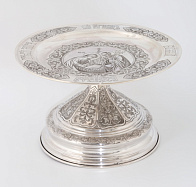 Дискос с поддискосником ручная гравировка, чеканка ложек / ф240мм-потир 1, 5л№11 / серебро (УИН) Дискос с поддискосником ручная гравировка, чеканка ложек / ф240мм-потир 1, 5л№11 / серебро (УИН)