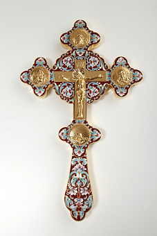 Крест напрестольный фигурный литьевое распятие, лики, роспись / золочение Крест напрестольный фигурный литьевое распятие, лики, роспись / золочение