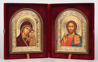 Cкладень "Господь Вседержитель, Богородица Казанская" в футляре из бархата, золоченая рамка, темпера, позолота, 18х24см Cкладень "Господь Вседержитель, Богородица Казанская" в футляре из бархата, золоченая рамка, темпера, позолота, 18х24см