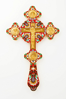 Крест напрестольный фигурный литьевое распятие, лики, эмаль / золочение Крест напрестольный фигурный литьевое распятие, лики, эмаль / золочение