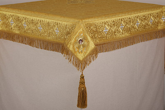 Пелена №05 парча вышивка на глазете 1,3х1,3 (на престол 1,0х1,0) Пелена №05 парча вышивка на глазете 1,3х1,3 (на престол 1,0х1,0)