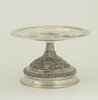 Дискос с поддискосником ручная гравировка, чеканка / ф240мм-потир 1, 5л№11 / серебро (УИН) Дискос с поддискосником ручная гравировка, чеканка / ф240мм-потир 1, 5л№11 / серебро (УИН)